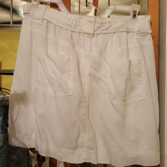 White skirt with tie belt size medium bella dahl - Picture 2 of 3
